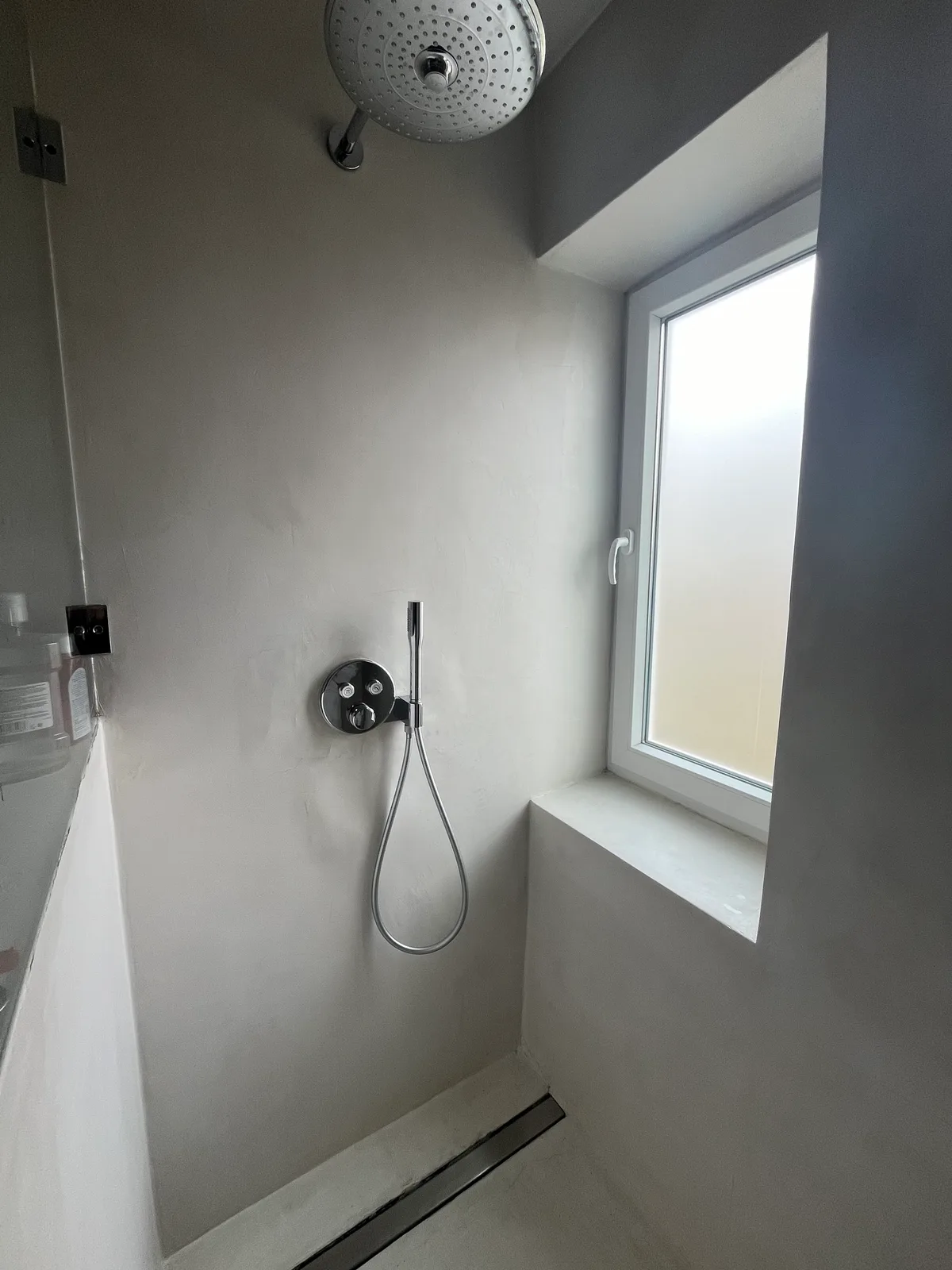Fugenloses Bad Bahrenfelder Straße – Gäste-WC